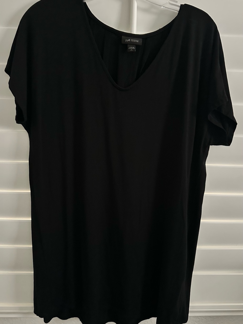 J Jill Black SS Rounded V neck Pleated Back Tunic Top size Small Tall